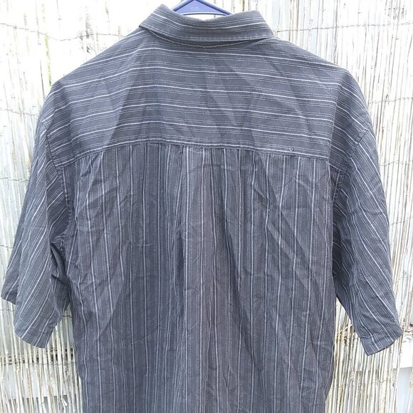 Van Heusen Black Pinstripe Short Sleeve Men's Button Down Shirt - M - 15/15.5 - Picture 8 of 12